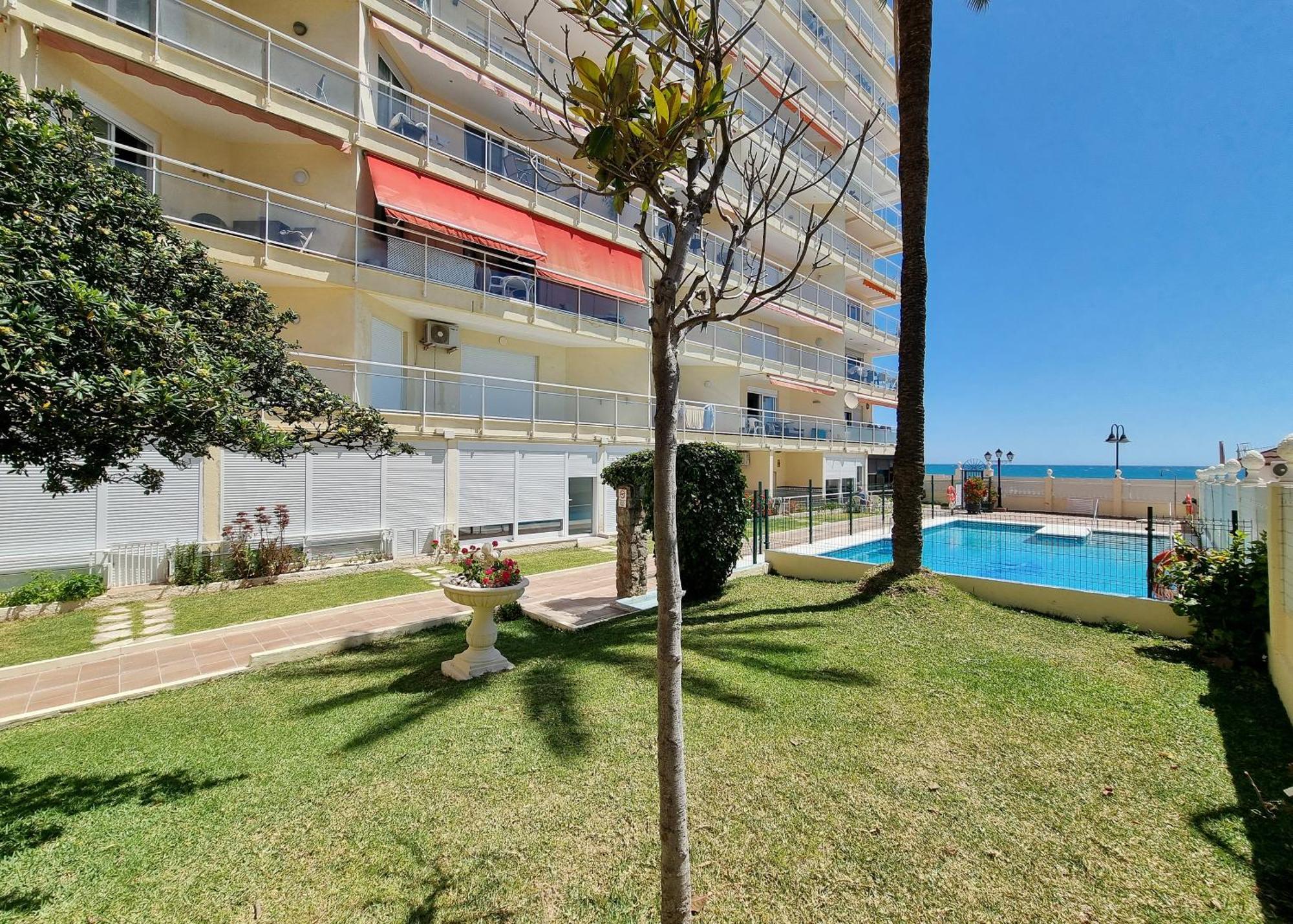 Tinoko Apartament In La Carihuela Beach Torremolinos Exterior foto